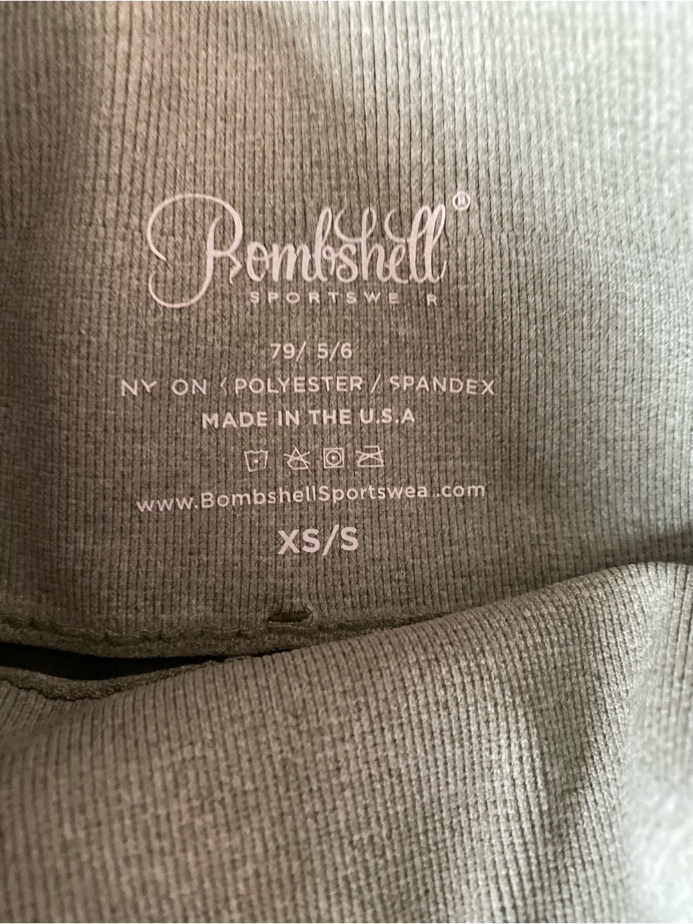 Bombshell Sportwear leggings side mesh details - Picture 5 of 8